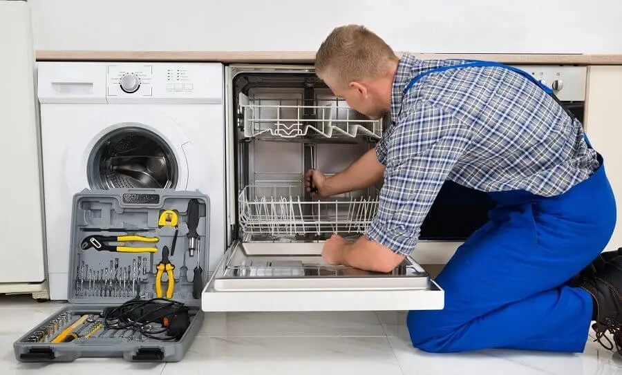 Pamukova Gorenje servisi teknisyen ekibi beyaz eşya tamiri yaparken